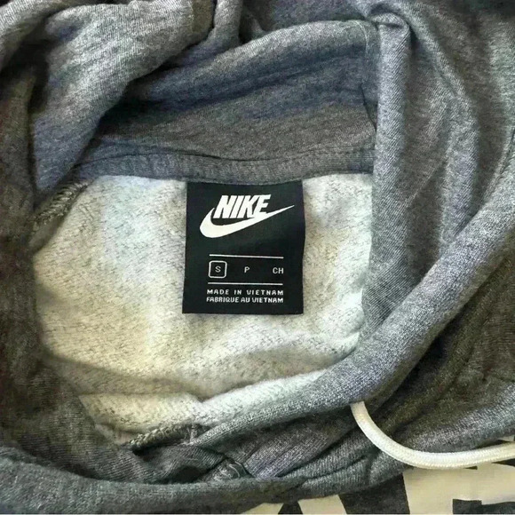 Women’s light weight Nike hooded sweatshirt size Small. - Picture 4 of 5